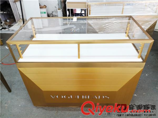 珠寶展柜定做為什么需要注意燈光呢-品誠(chéng)珠寶展柜