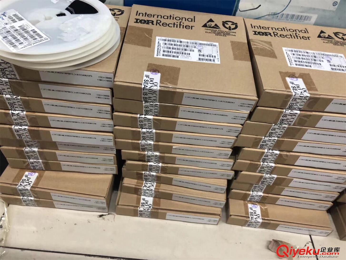 遼寧回收鉭電容  渝北回收低噪聲三極管