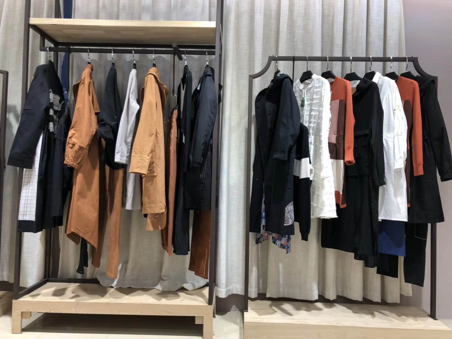 依路佑妮广州女装品牌折扣服装尾货批发