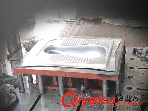 新凯供应各种不锈钢蹲便器 厕具 尺寸可定制