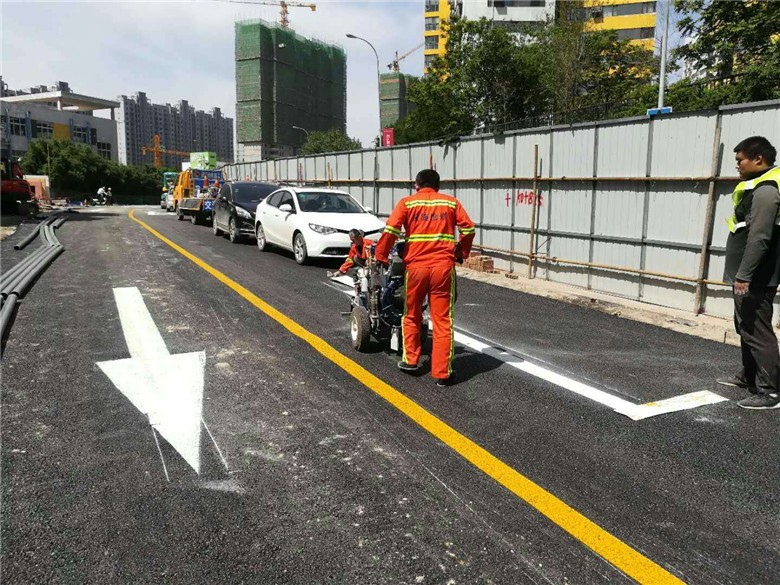 道路划线施工:道路划线常用漆