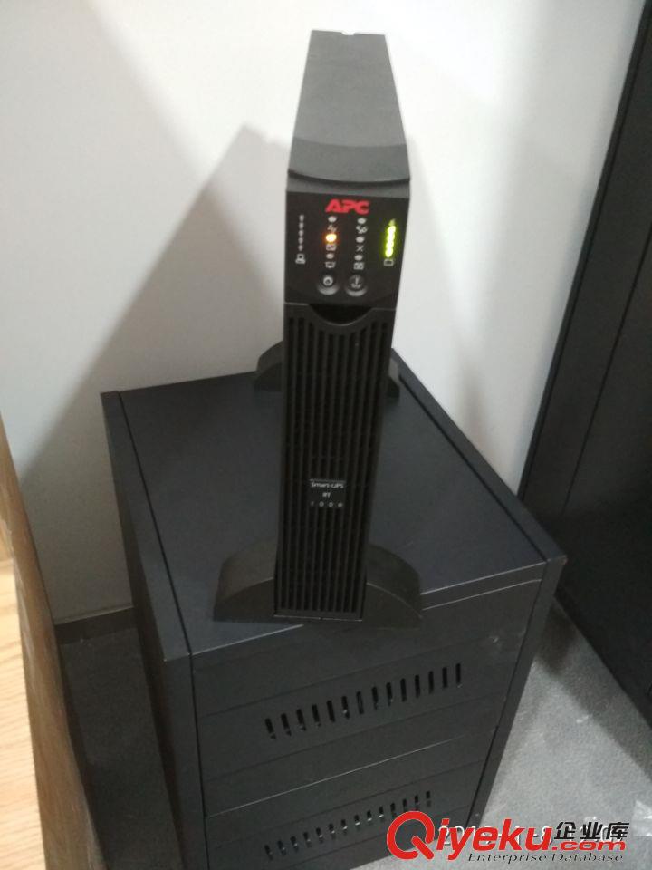 中小型電腦用施耐德APCUPS電源1K廣州銷售 機房松下電池 廣東服務器機房UPS電源價格