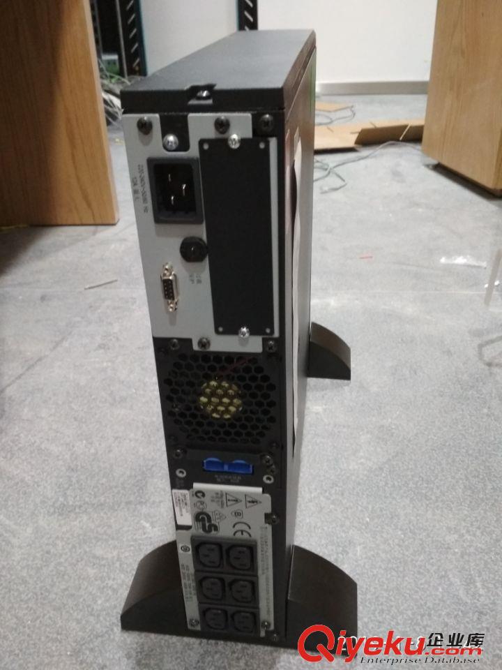 中小型電腦用施耐德APCUPS電源1K廣州銷售 機房松下電池 廣東服務器機房UPS電源價格