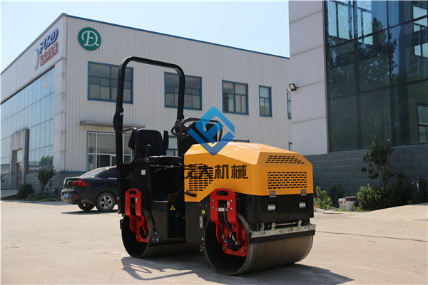 新一代座駕小型壓路機工程修補座駕壓路機