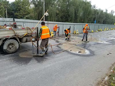 路面注浆公司_华通机械_注浆施工队