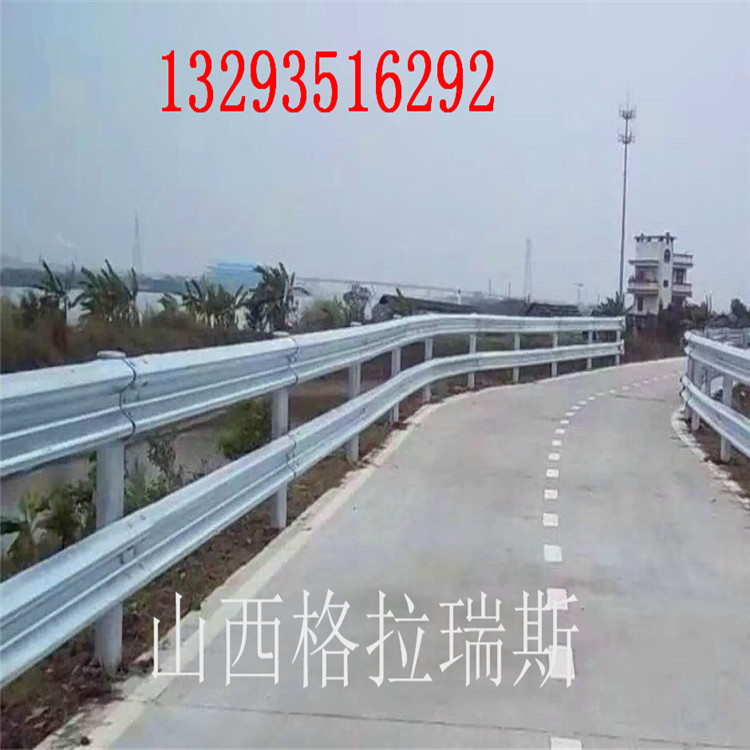 山西臨汾市供應(yīng)鍍鋅護(hù)欄高速公路防撞護(hù)欄三波護(hù)欄原始圖片2