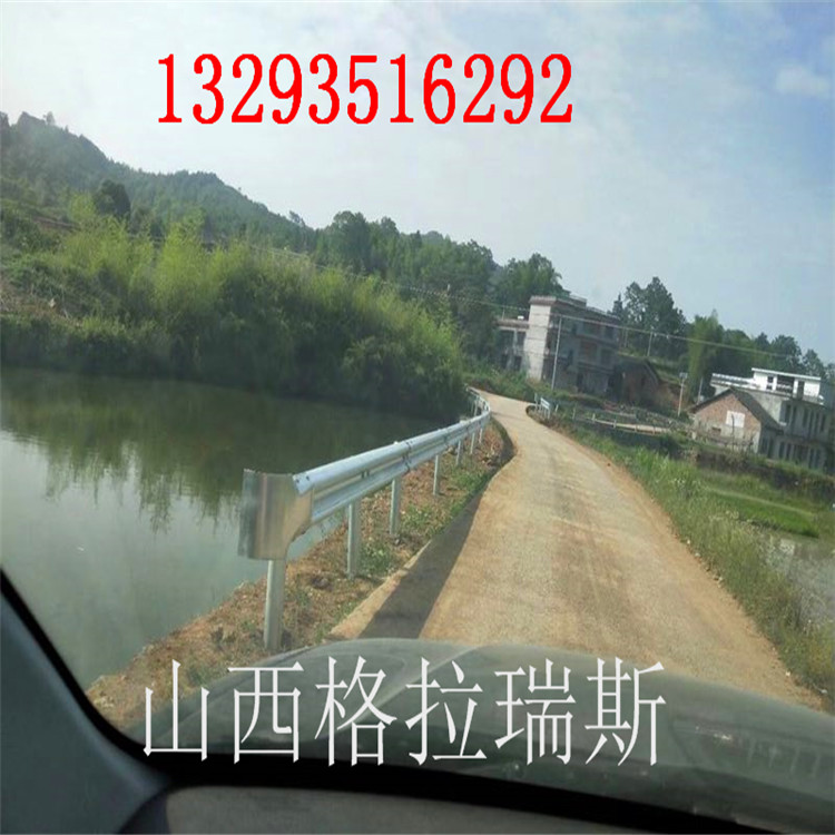 山西臨汾市供應(yīng)鍍鋅護(hù)欄高速公路防撞護(hù)欄三波護(hù)欄原始圖片3