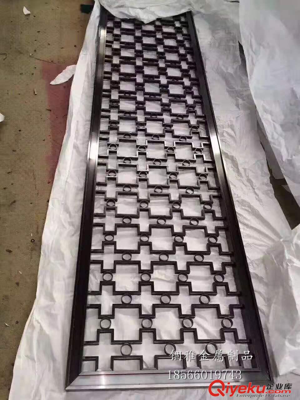供應黑鈦金不銹鋼鏤空花格屏風