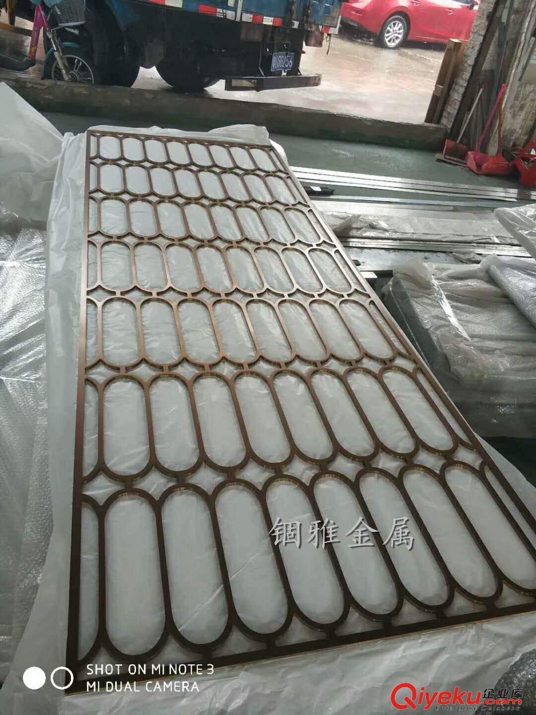 錮雅量身定制的仿銅不銹鋼花格屏風原始圖片2