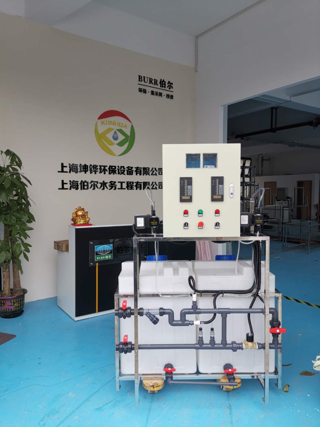 上海坤鏵專業(yè)生產各種水處理設備/全自動加藥裝置可定制