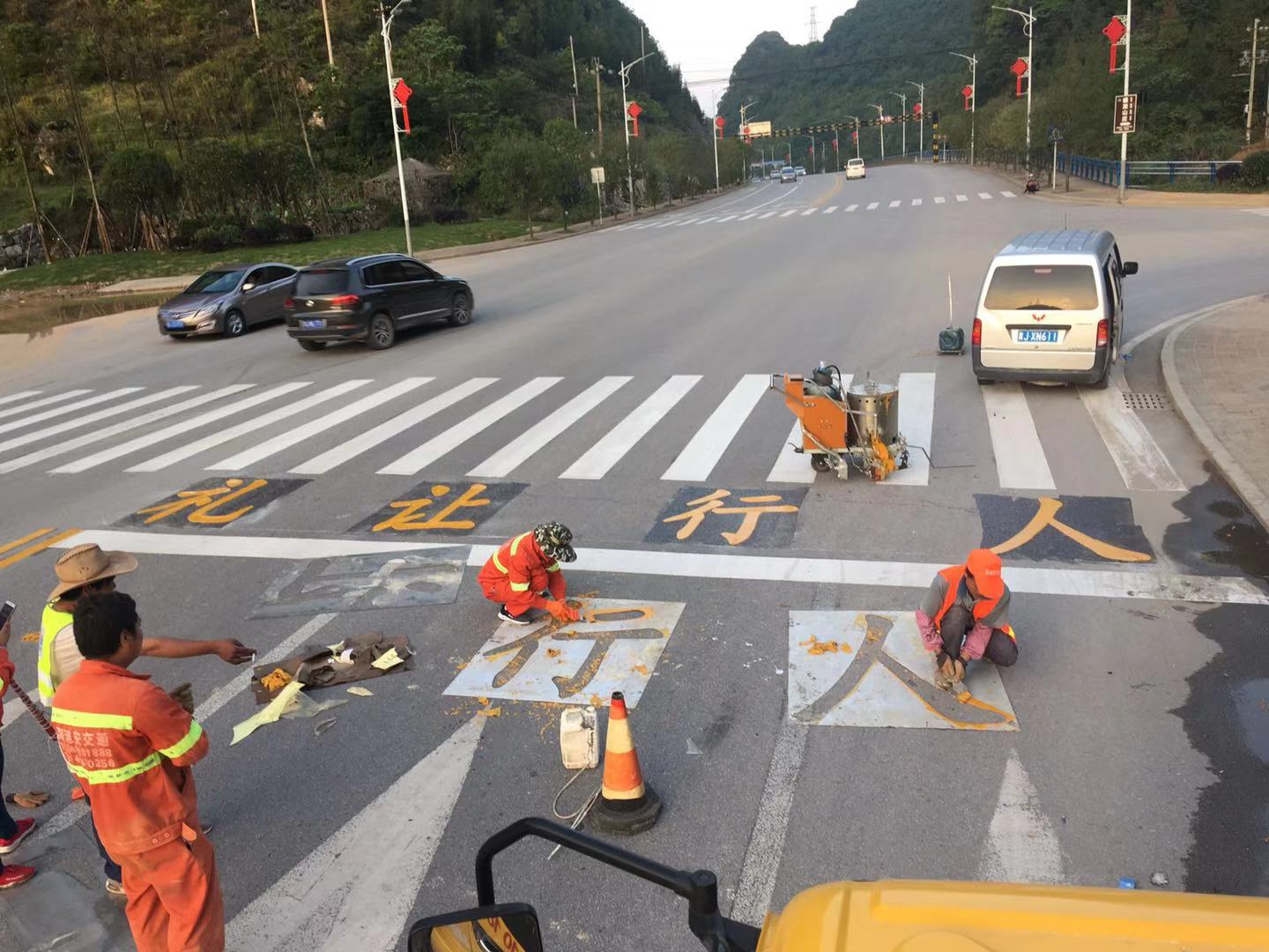 贵州道路交通标线停车位划线公路反光标志牌定制厂家