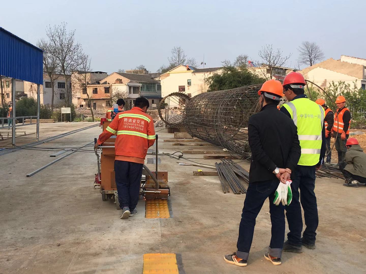 供应黔南停车位划线长顺道路标线反光标志牌定制厂家