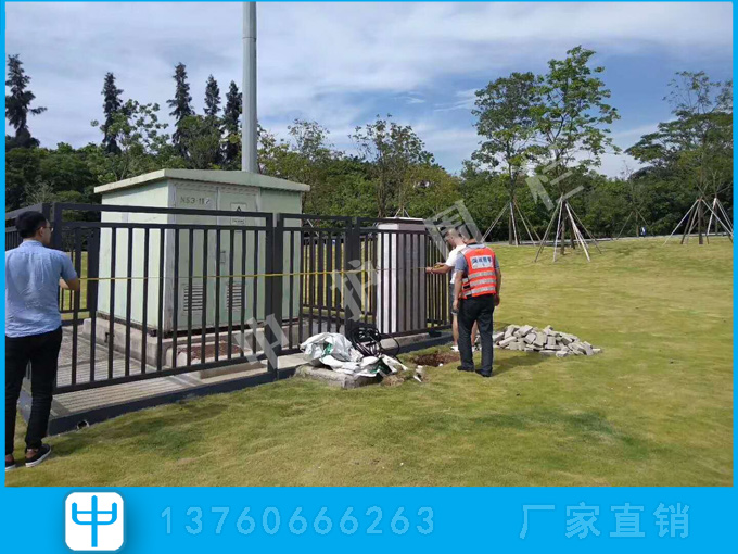 鶴山別墅區(qū)柵欄圖片 小區(qū)圍墻護欄 電箱金屬防護欄