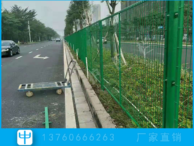 公路菱形網隔離柵 高速邊框護欄價格 江門道路護欄網廠家