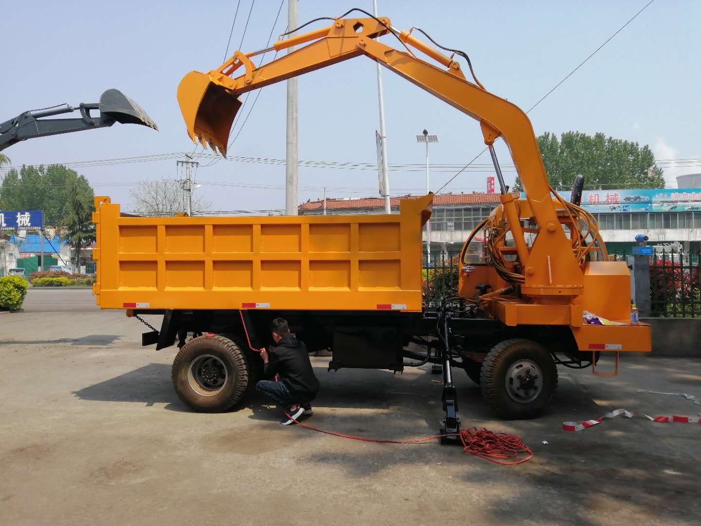 四不像隨車挖 中型農用四驅輪式隨車挖掘機 大馬力隨車挖可定制