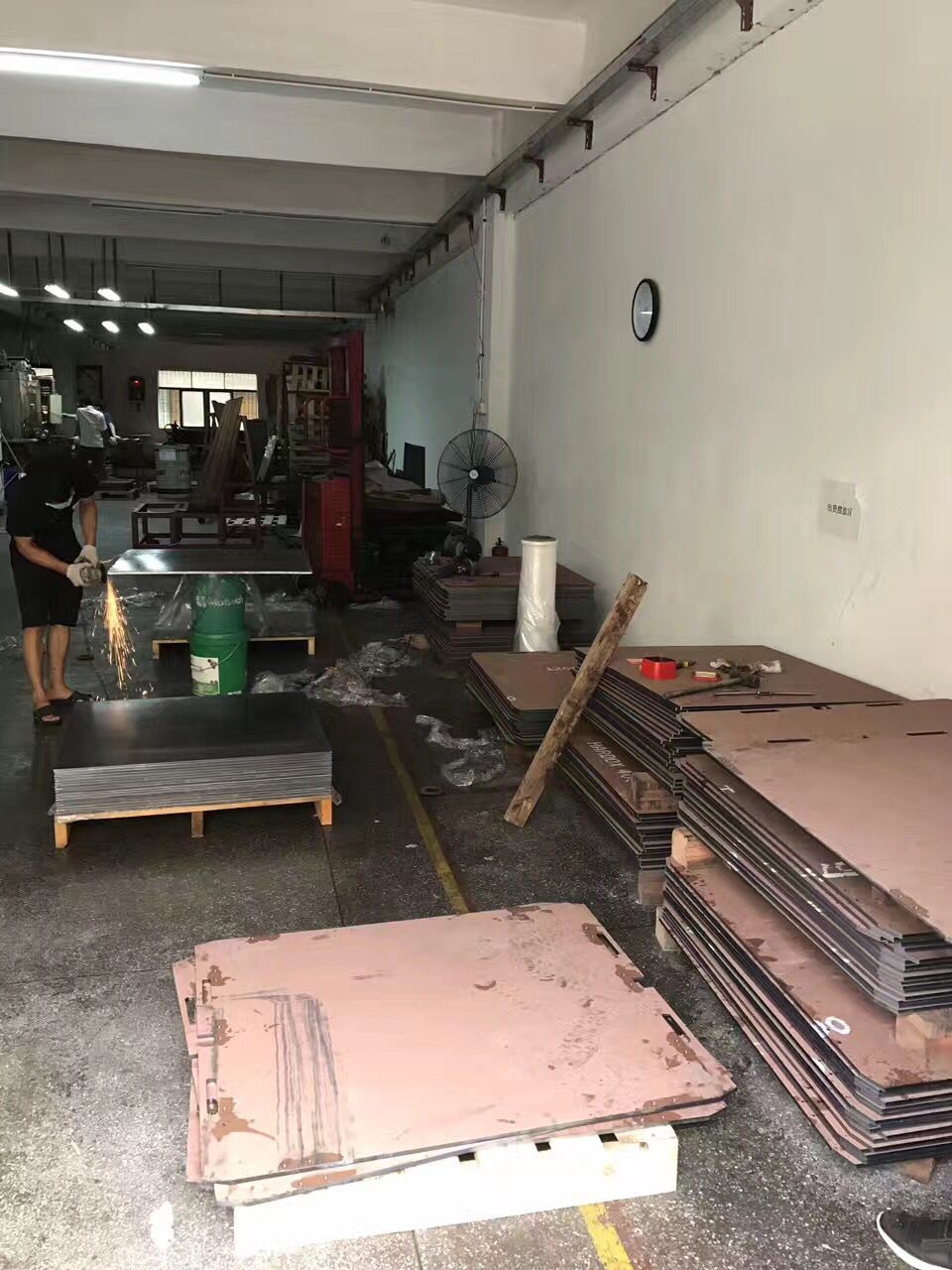 東莞惠州無錫江蘇壓合鋼板廠家研磨翻新裁切壓合承載盤整平除銹原始圖片2