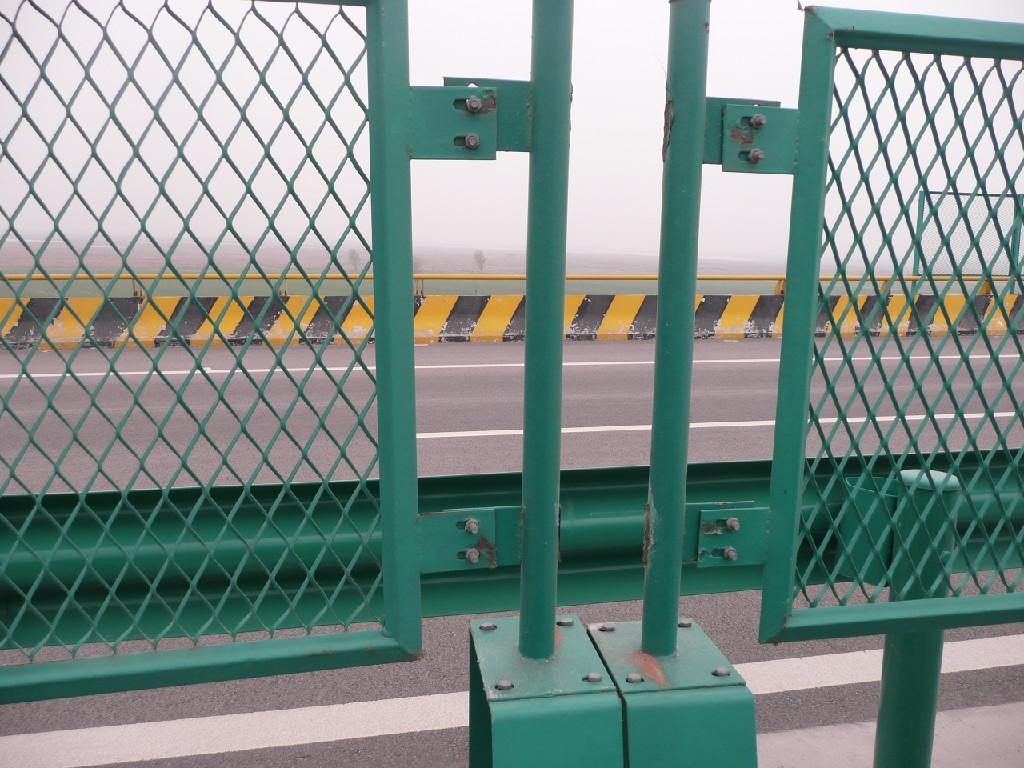 吉林高速公路護欄網(wǎng)價格 吉林高速公路護欄網(wǎng)廠家原始圖片2