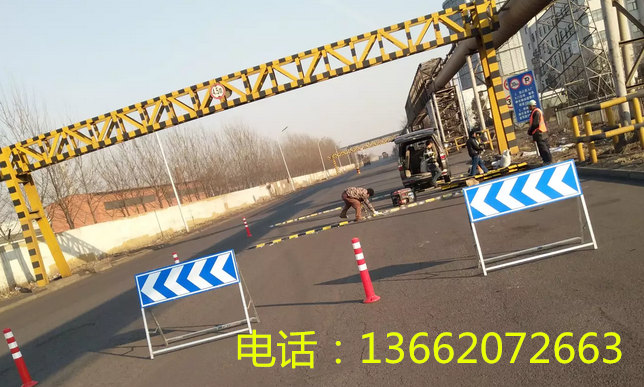 鑄鋼減速帶限速帶塑料鑄鋼公路減速帶減速壟道路緩沖帶交通設(shè)施