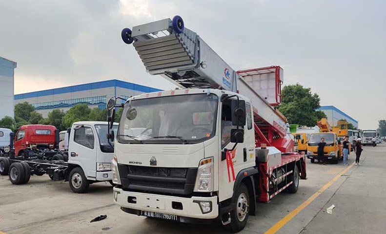 青島江淮高空作業車 28米搬家云梯車價格 