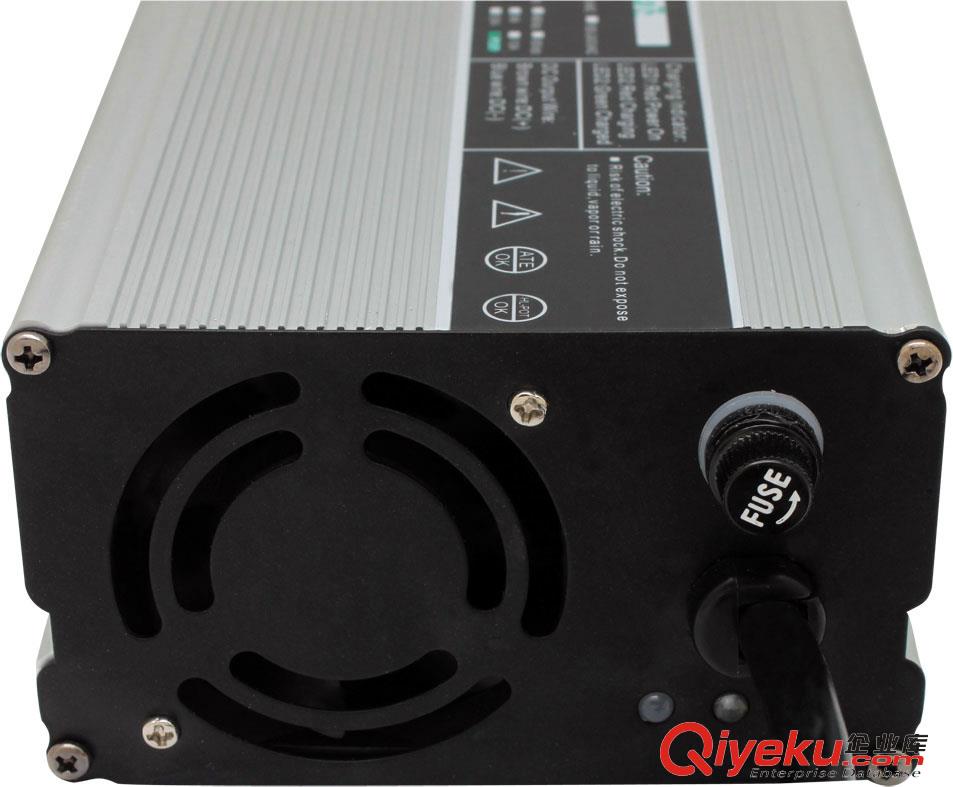60V10A鋰電池電動車充電器原始圖片3