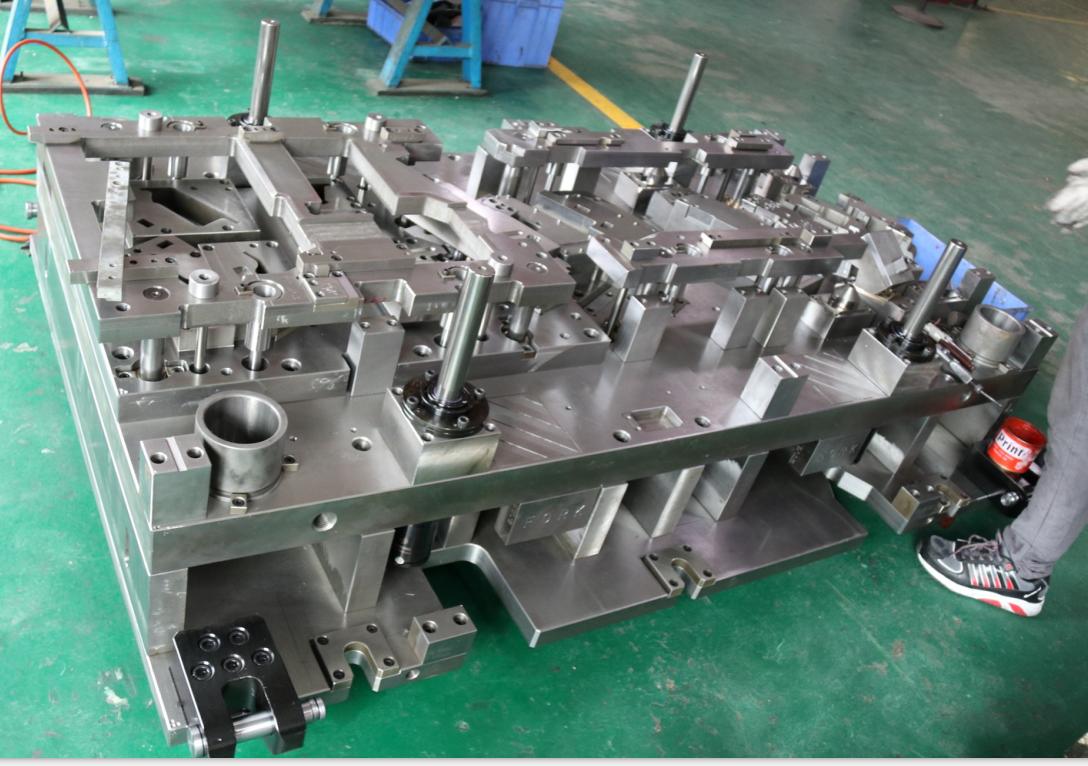 汽車沖壓模具原始圖片2